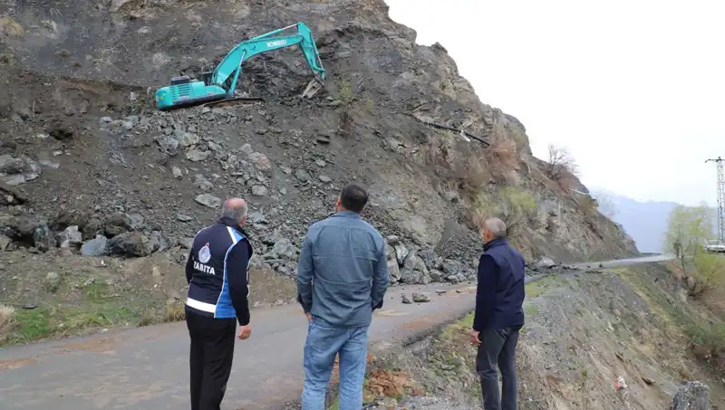 Hakkari'de Kaya Düşmelerine Karşı Alınan Önlemler Artıyor!