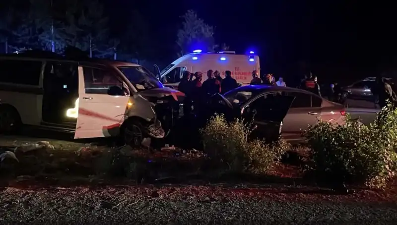 Ters Yön Faciası: Kafa Kafaya Çarpışmada Can Kaybı ve Yaralılar Var