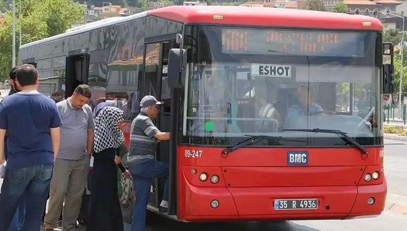 İzmir'de Öğrenci İndirimine 30 Yaş Sınırı Getirildi: Ceza Uygulamaları Başlıyor