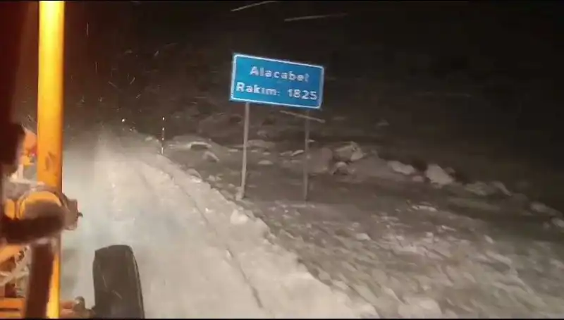 Antalya'da Eşsiz Bir Kar Manzarası! Şehirdeki Sürpriz Hava Olayı