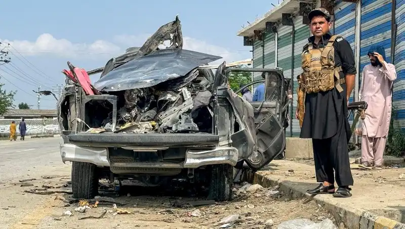 Pakistan'da Şok Eden Patlama: Dört Hükümet Yetkilisi ve Bir Polis Hayatını Kaybetti