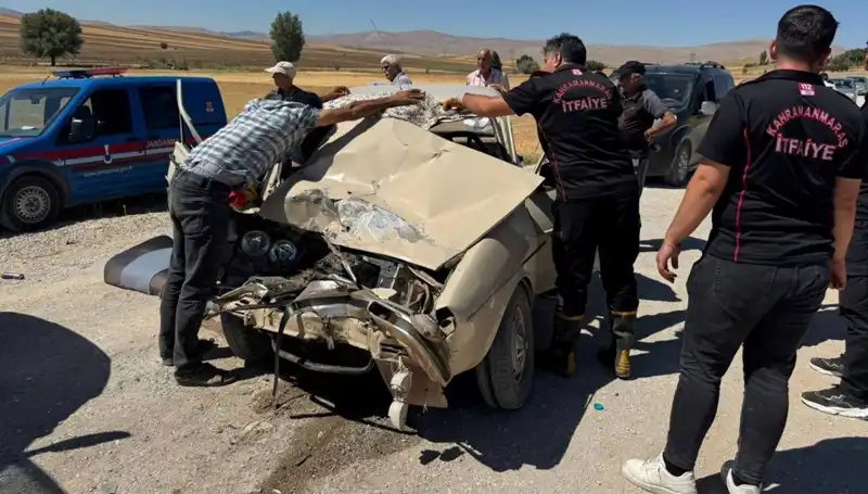 Kahramanmaraş'ta Korku Dolu Anlar: Kamyonet ile Otomobil Çarpıştı
