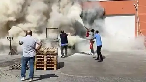 AVM Depo Yangını: Yangın Paniği ve Kurtarma Çalışmaları