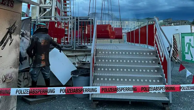 Eğlenceli Anlar Tehlikeli Bir Kazayla Sonuçlandı: Salıncak Direklere Çarptı!
