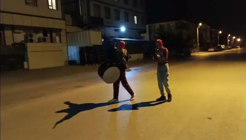 Erzincan'da Sahur Geleneği: "Örümcek Adamlar" Unutulmaz Anlar Yaşatıyor!