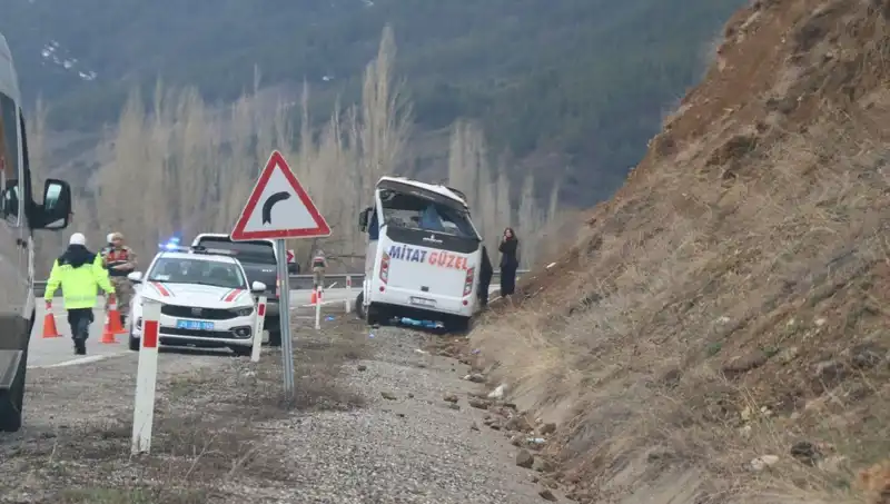 Oltu’da İşçi Servisi Feci Kaza Geçirdi: Çok Sayıda Yaralı Var!