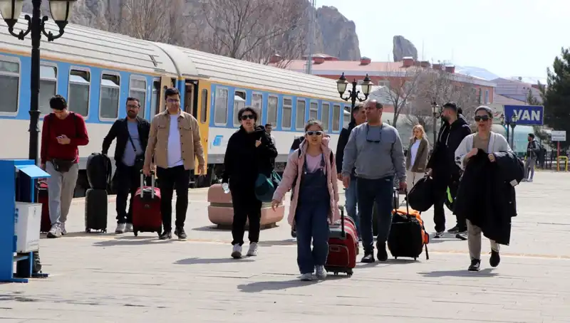 İranlı Turistlerin Nevruz'da Van'a yaptığı akın tüm dikkatleri topladı