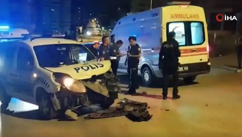 Ankara'da Hafif Ticari Araç ile Polis Arabası Feci Kaza: Yürekler Ağızda