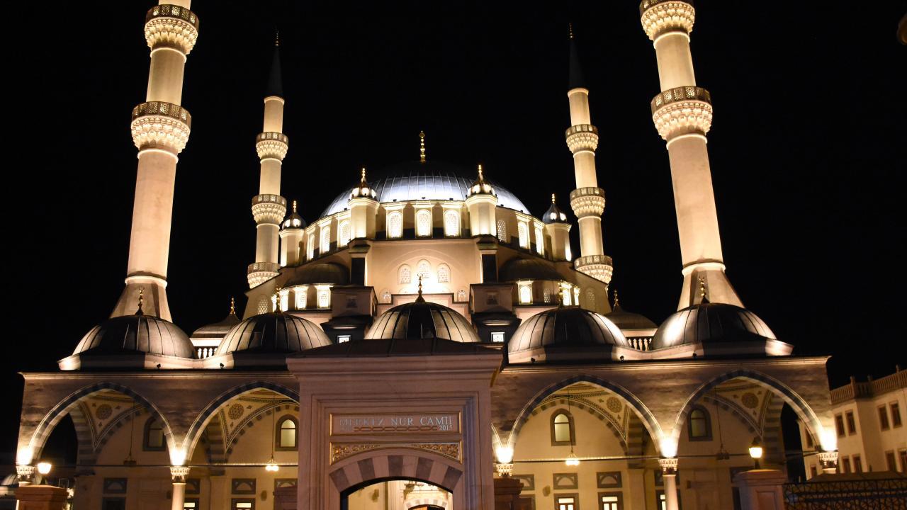 Üç Ayların Başlangıcı Regaip Kandili için Bekleniyor!
