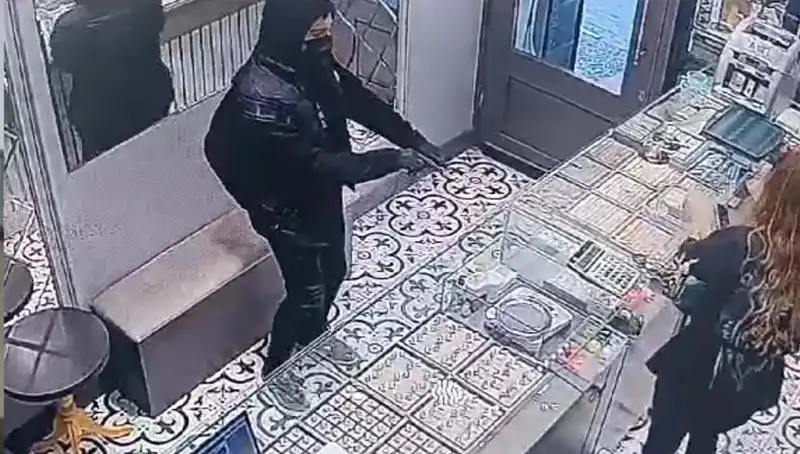 Soygun Girişimi, Akıllı Dolap Sistemine Takıldı!