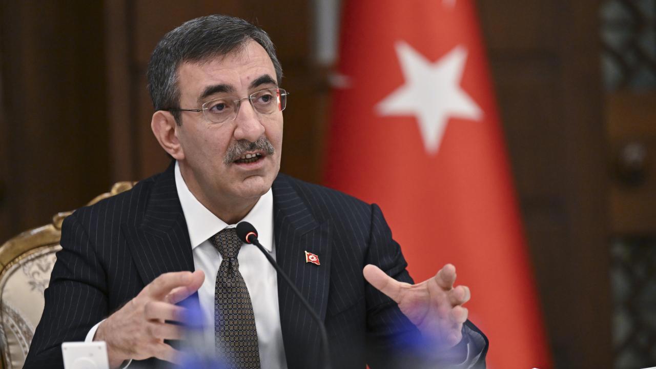 Cumhurbaşkanı Yardımcısı Yılmaz Genç Çiftlere Maddi Destekler Vaat Ediyor