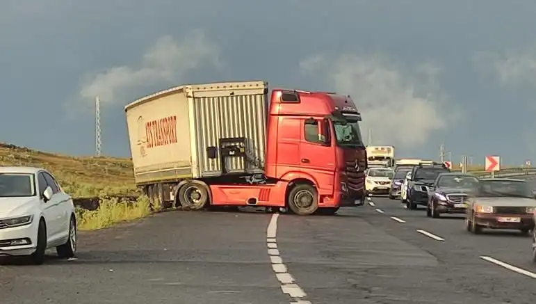 TIR Kaydı ve Yol Kapanması: Uzun Araç Kuyrukları Neden Oluştu?