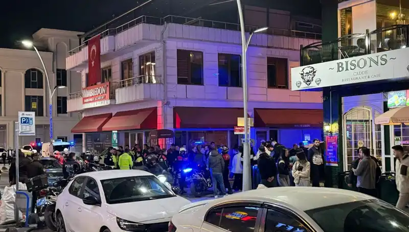 Kafe Sahibine Bıçakla Saldırdı: Havaya Ateş Açan Şahıs Yakalandı