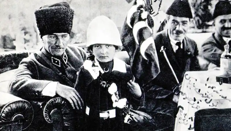 Bayramın Renkleri: O Şapkanın Altında Doğan Hikaye