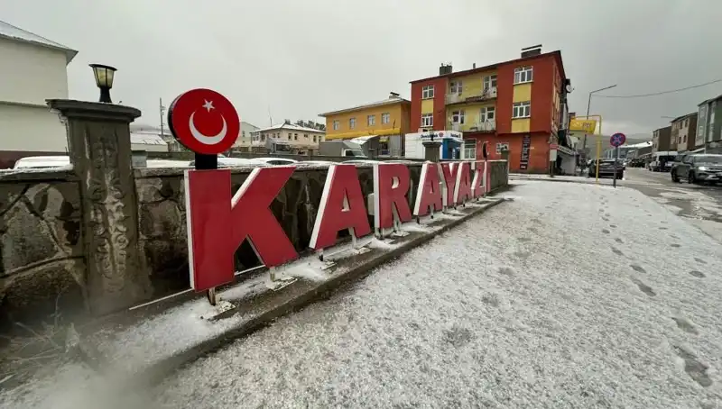 Temmuzda Kar Yağışı: Sürücüler Beyaz Kapatmaya Hazırlıksız Yakalandı!