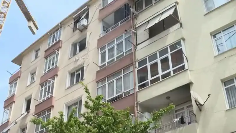 İstanbul'da Kolonları Patlayan 96 Dairelik Site Acil Tahliye Ediliyor!
