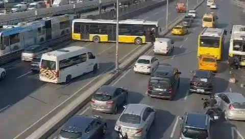 İETT Otobüsünün Karıştığı Kaza, Trafiği Alt Üst Etti: Detaylar Ortaya Çıktı