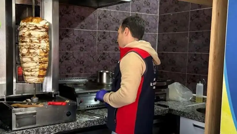Tavuk Döner Alarmı: İşletmelere Baskınların Arkasındaki Sebepler Neler?